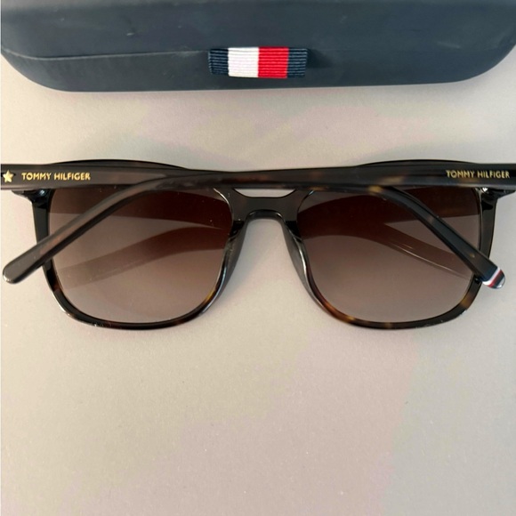 Tommy Hilfiger Tortoise Shell Sunglasses - Picture 3 of 3